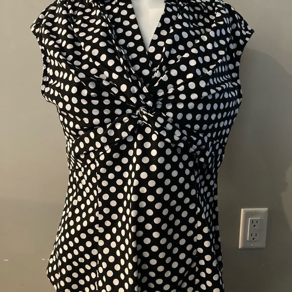 Alfani top, black & white print. Size 8 - Picture 2 of 3